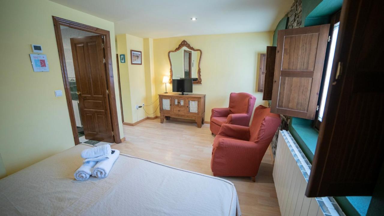 Hotel Rural Los Cerezos De Yanguas Bagian luar foto